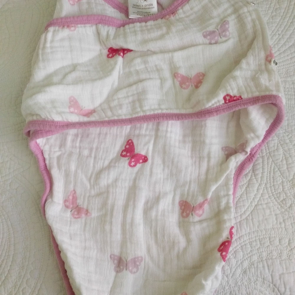 Aden + anais 0-3 month easy swaddle pink butterfly